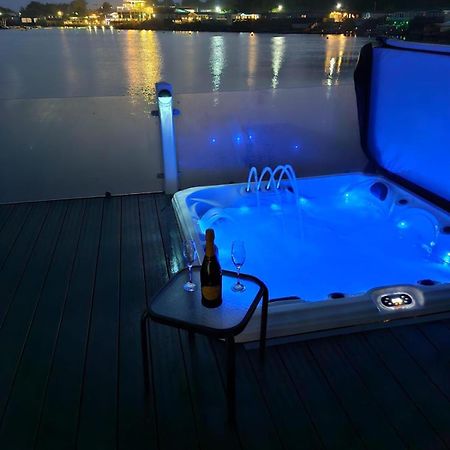 Lakeside Holiday Home With Hot Tub تاتيرشال المظهر الخارجي الصورة