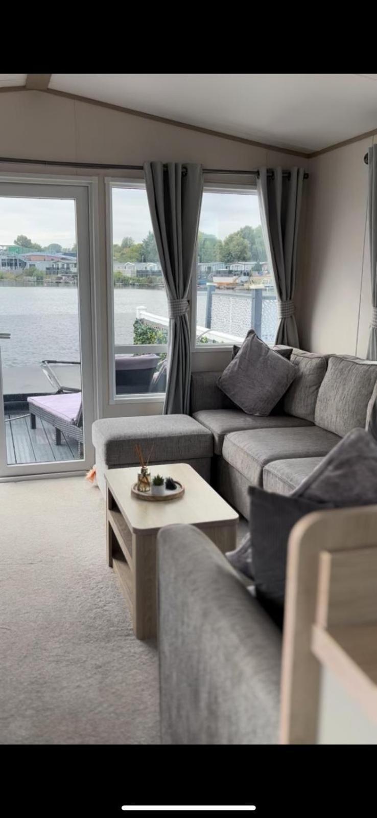 Lakeside Holiday Home With Hot Tub تاتيرشال المظهر الخارجي الصورة