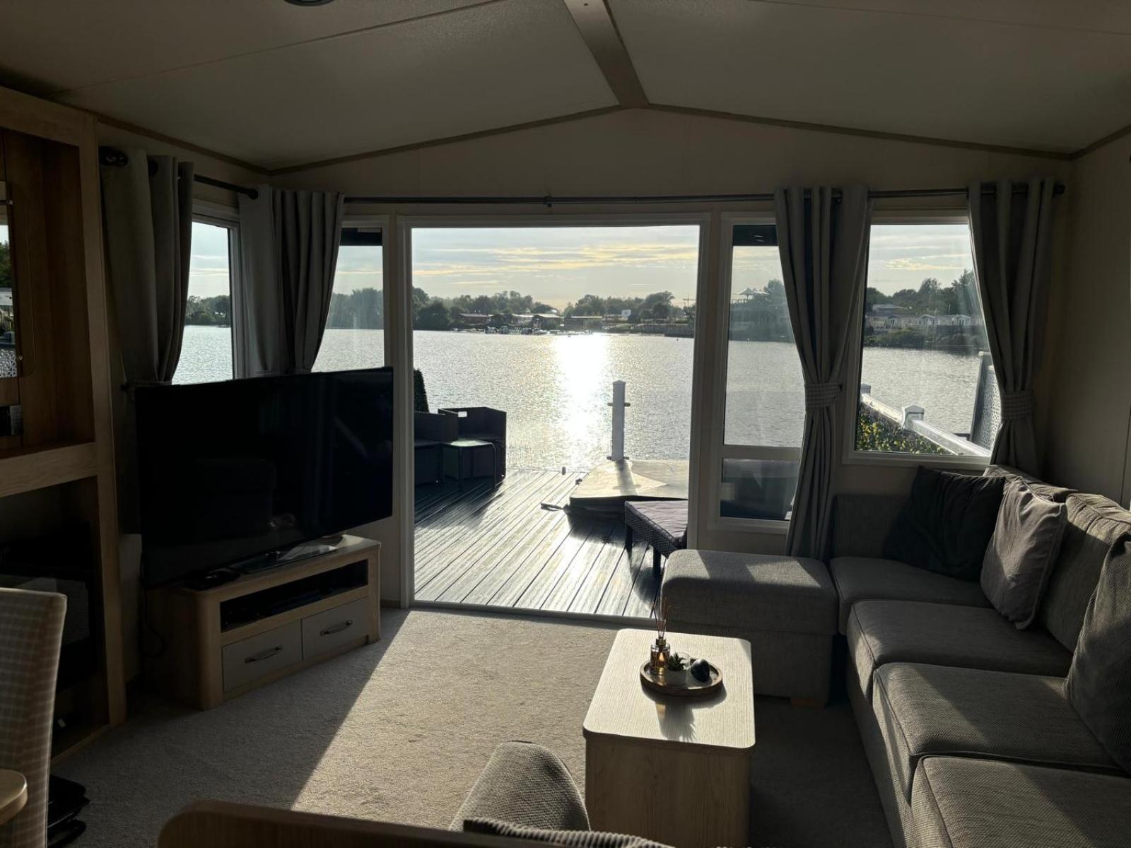 Lakeside Holiday Home With Hot Tub تاتيرشال المظهر الخارجي الصورة