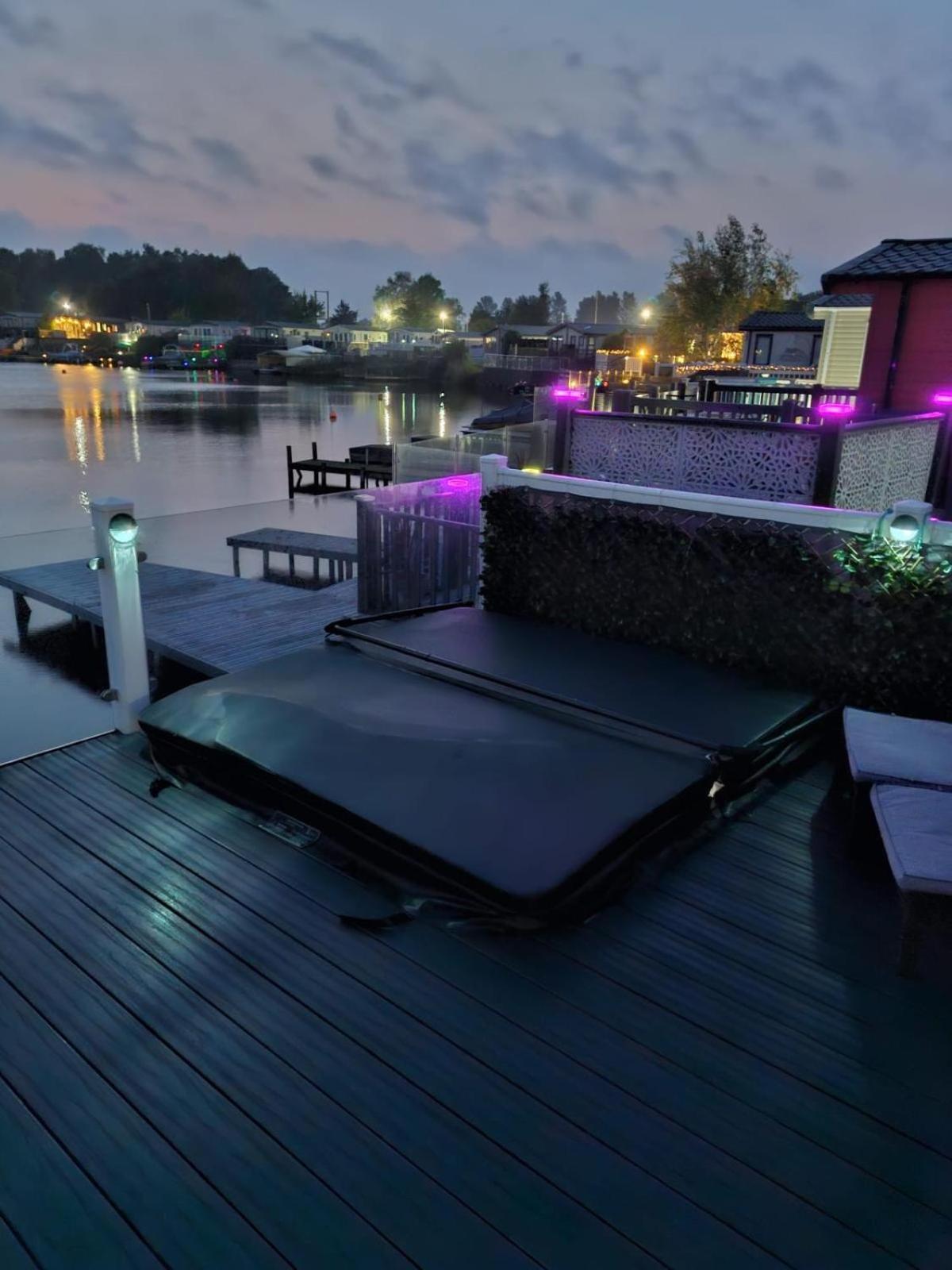 Lakeside Holiday Home With Hot Tub تاتيرشال المظهر الخارجي الصورة