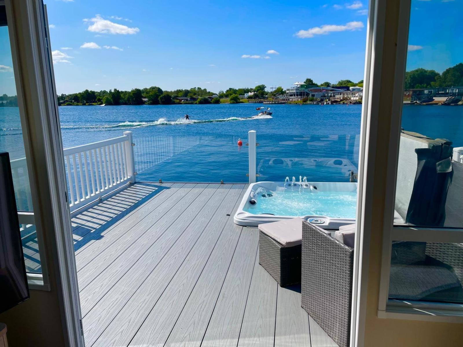 Lakeside Holiday Home With Hot Tub تاتيرشال المظهر الخارجي الصورة