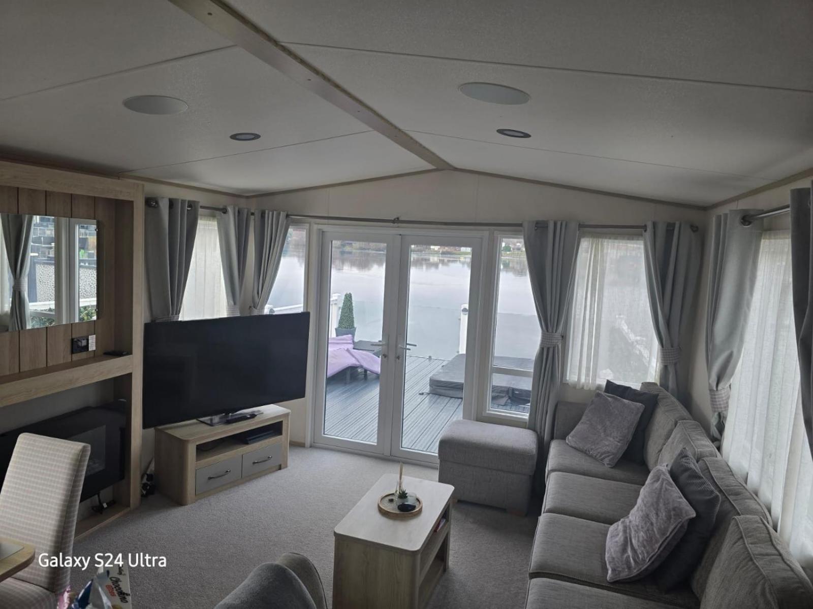 Lakeside Holiday Home With Hot Tub تاتيرشال المظهر الخارجي الصورة
